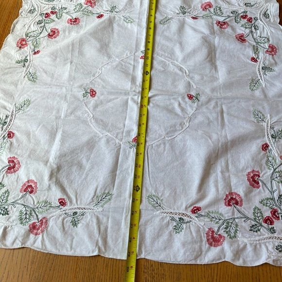 Vintage table cloth crewel or embroidered with inset crochet pointel lace Floral - Picture 7 of 8